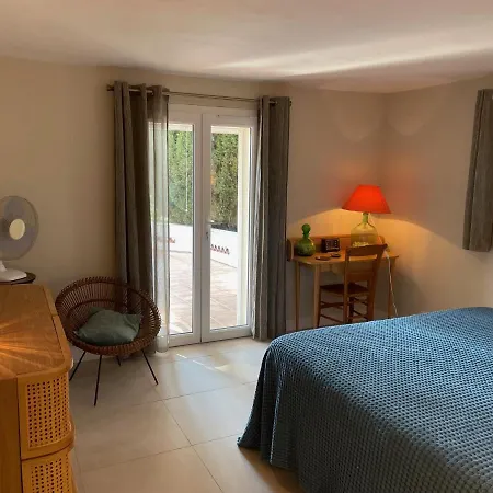 Апартаменты Rez-de-chaussee Dans Grand Jardin Provencal, A La Tatiana